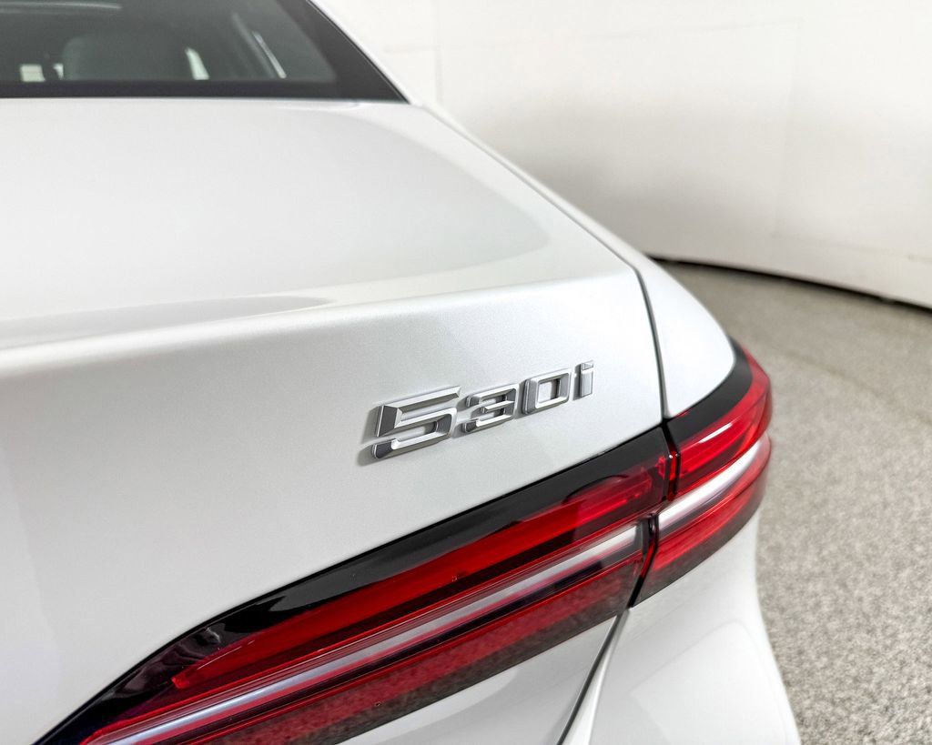 Thumbnail: 2025 BMW 5 Series - 17