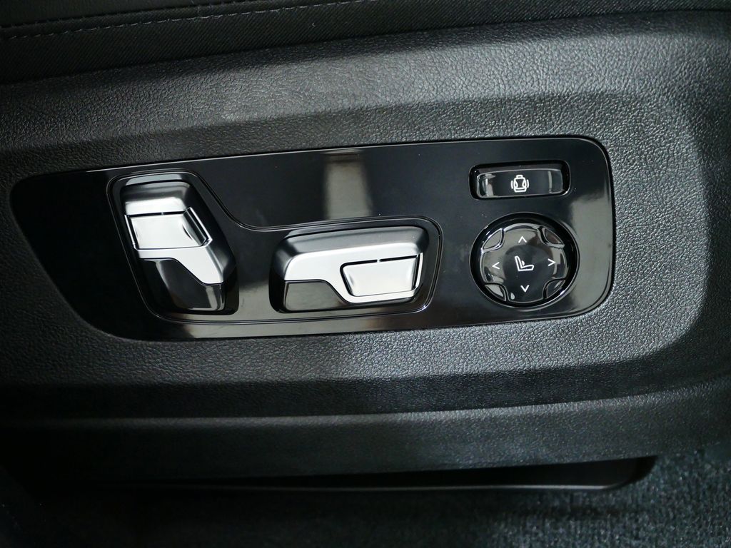 Thumbnail: 2026 BMW X7 - 23