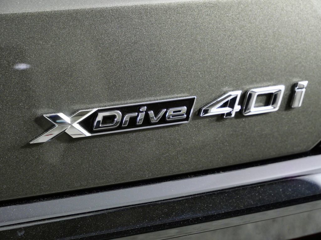 Thumbnail: 2026 BMW X7 - 14