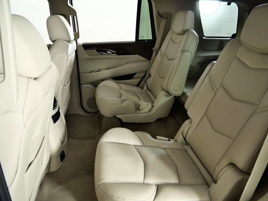 Thumbnail: 2015 Cadillac Escalade - 32