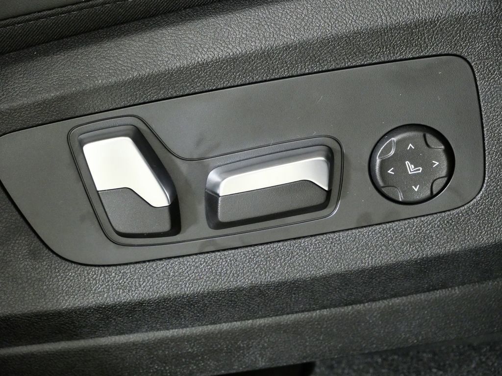 Thumbnail: 2026 BMW X5 - 25