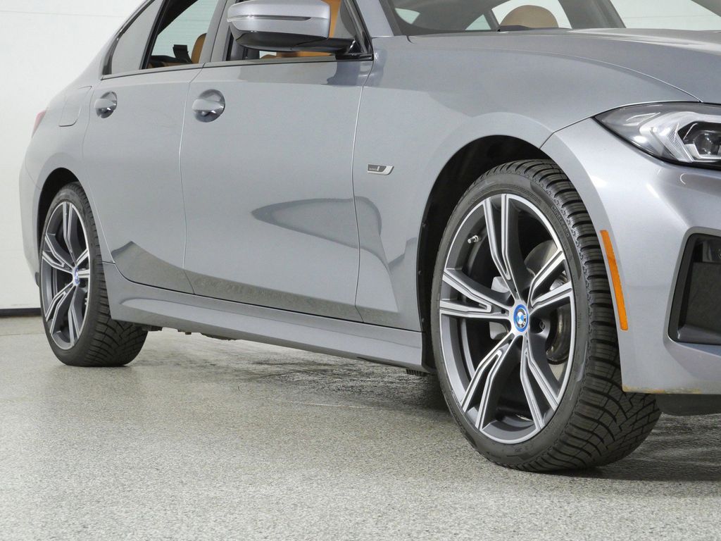 Thumbnail: 2023 BMW 3 Series - 6