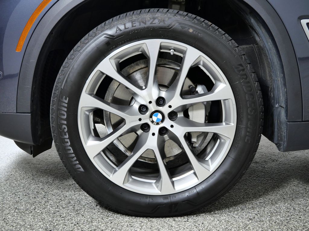 Thumbnail: 2022 BMW X5 - 21