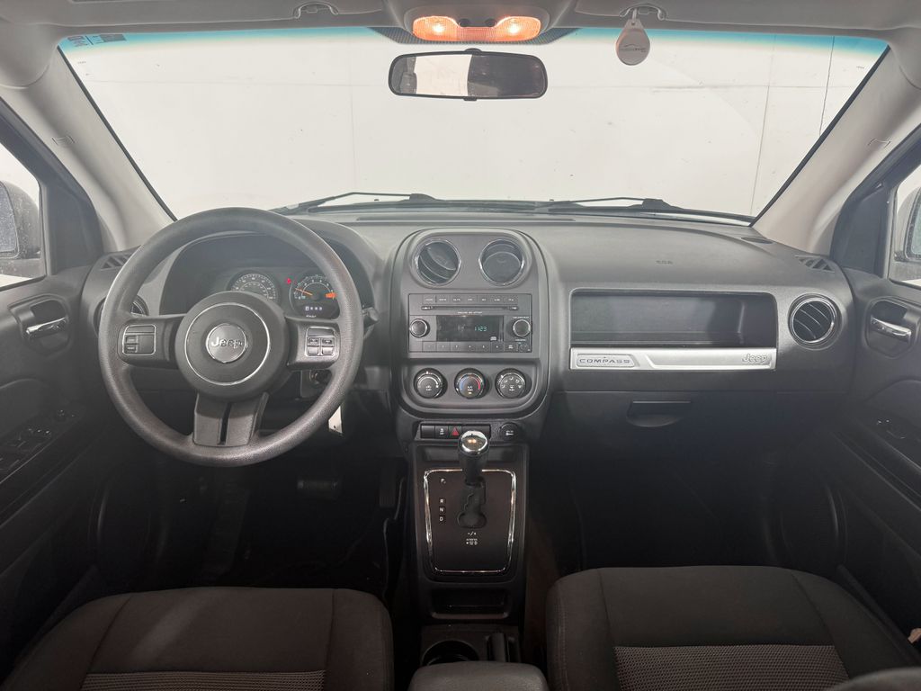 Thumbnail: 2015 Jeep Compass - 9
