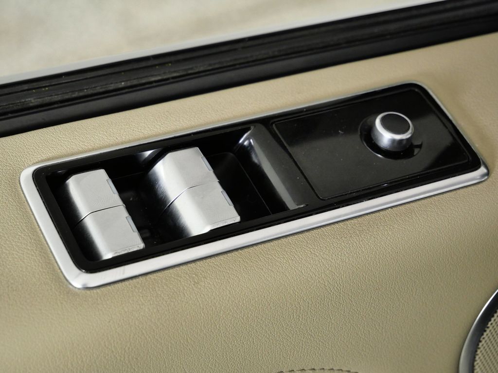 Thumbnail: 2018 Land Rover Range Rover - 38