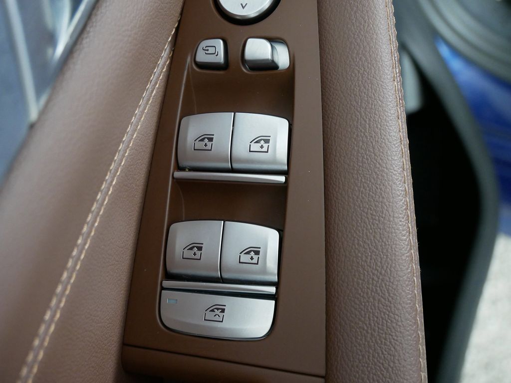 Thumbnail: 2021 BMW X7 - 37