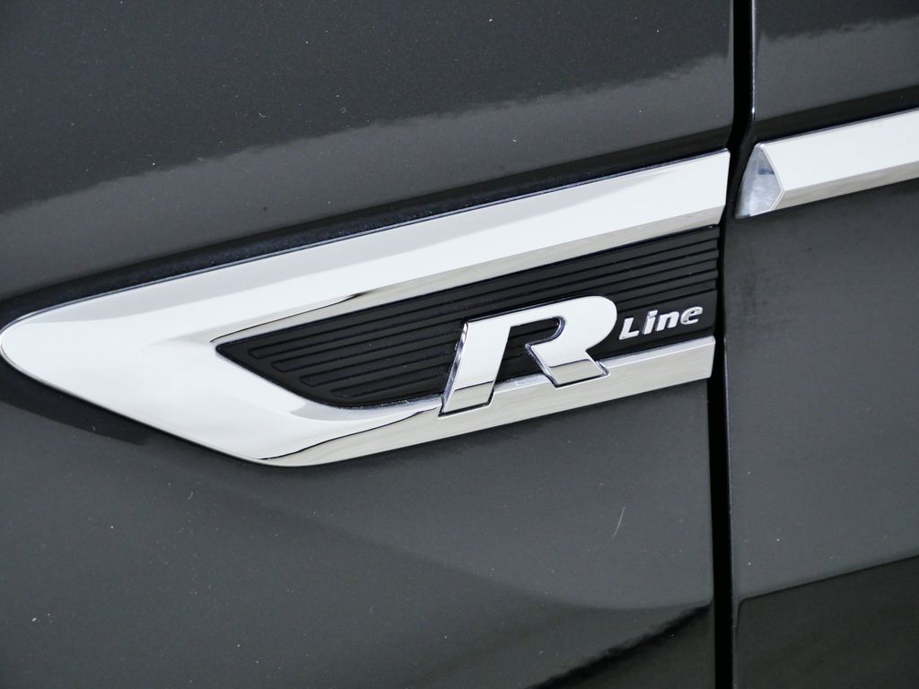 Thumbnail: 2021 Volkswagen Tiguan - 5