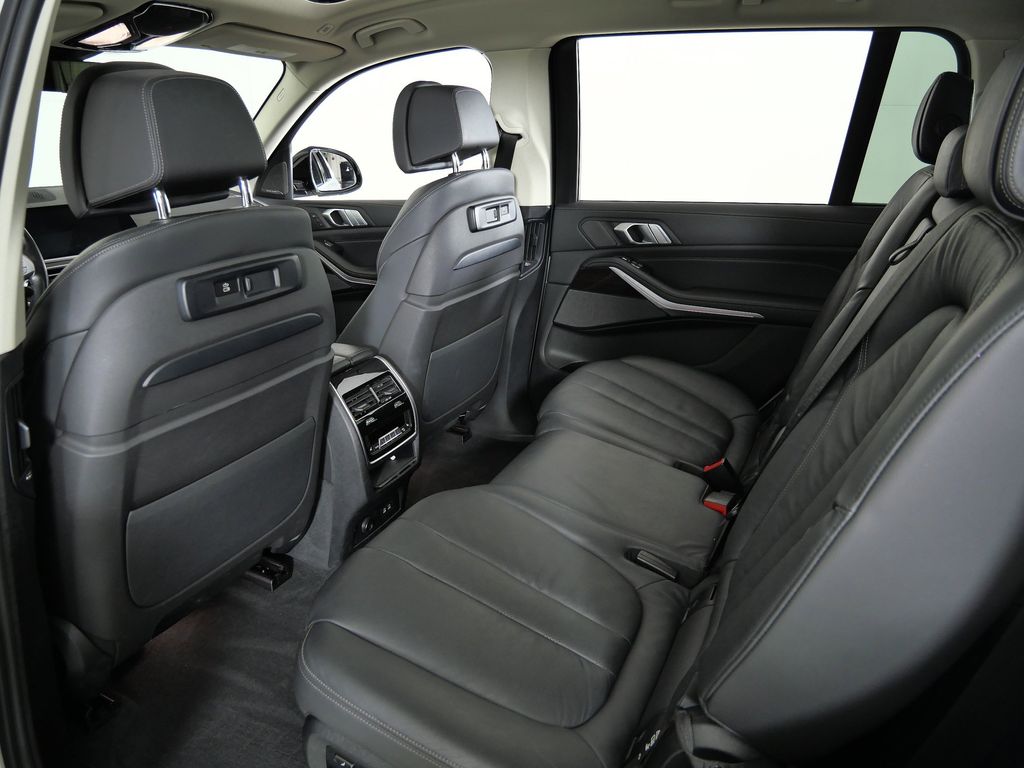 Thumbnail: 2019 BMW X7 - 32
