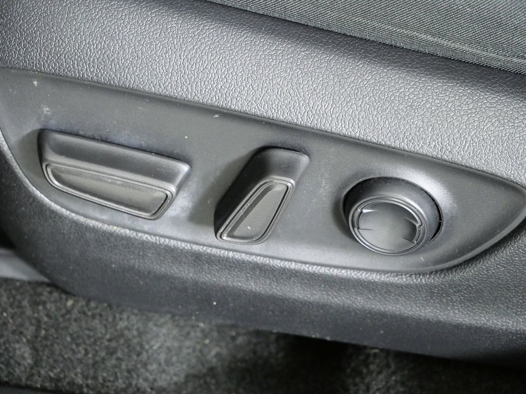 Thumbnail: 2021 Toyota RAV4 - 35