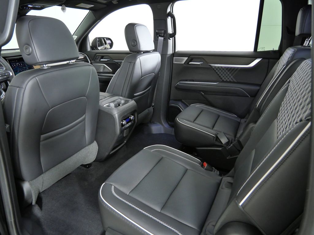 Thumbnail: 2025 GMC Acadia - 32