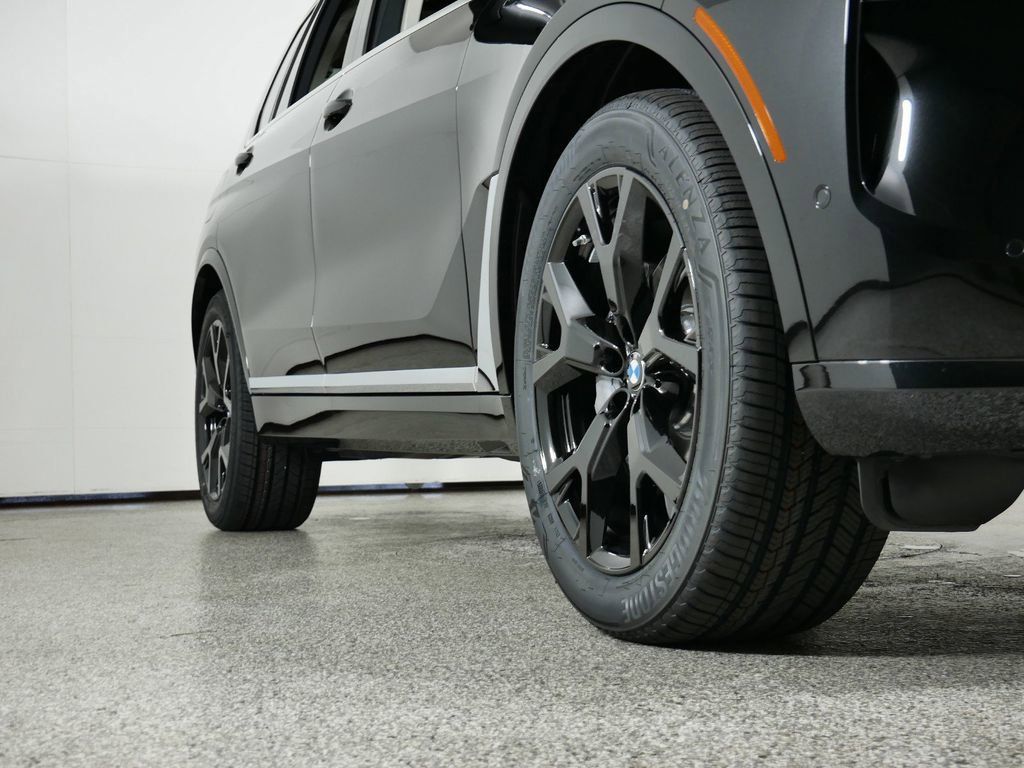 Thumbnail: 2025 BMW X7 - 7