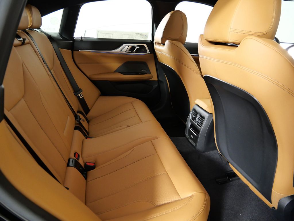 Thumbnail: 2026 BMW i4 - 25