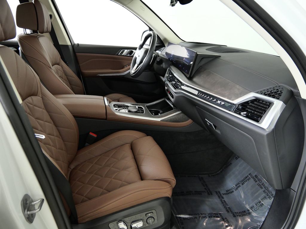 Thumbnail: 2023 BMW X7 - 24