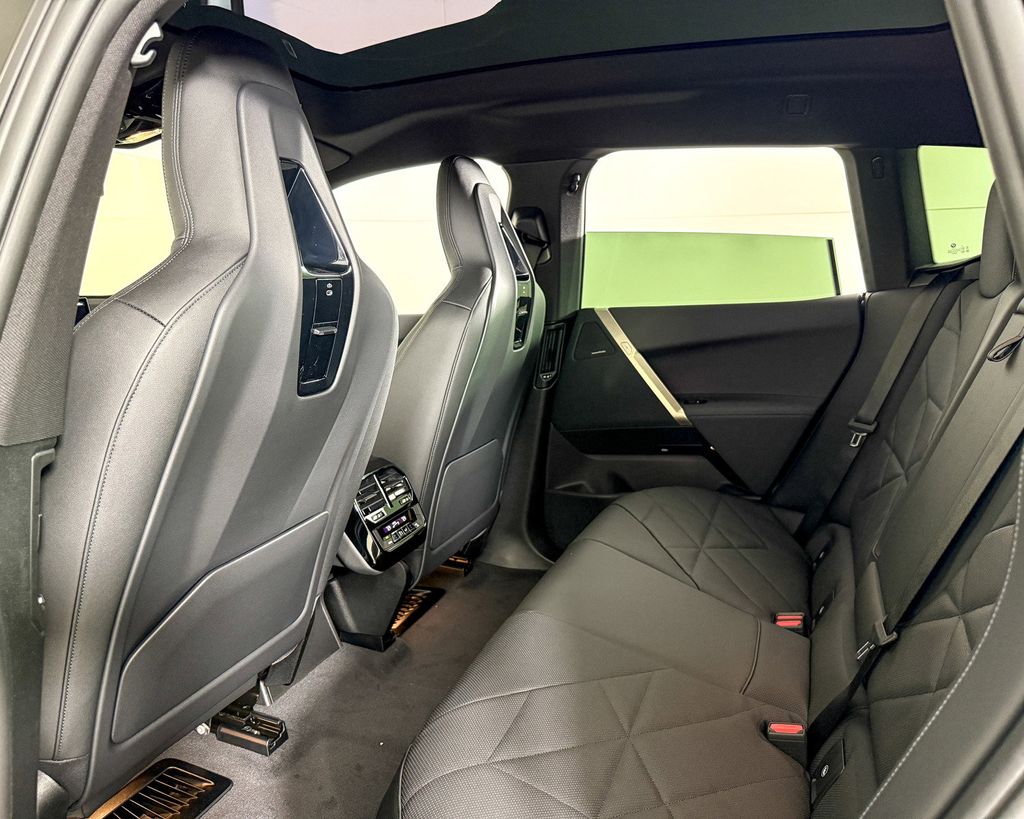 2025 BMW iX xDrive50 28