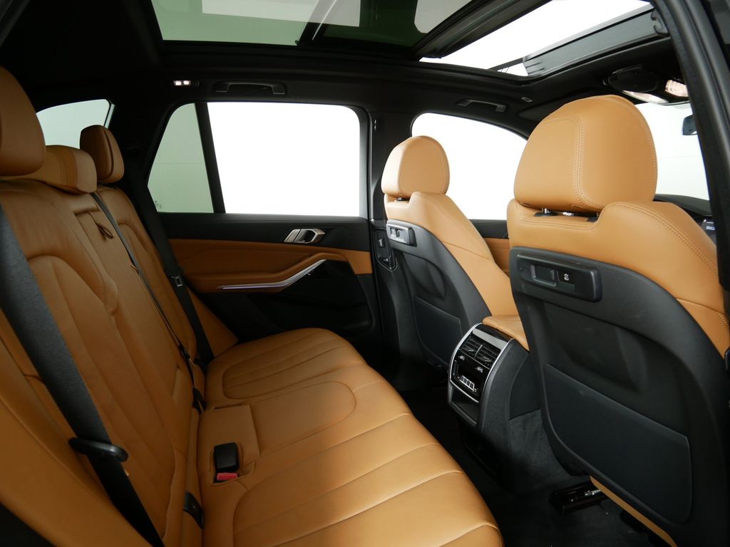 Thumbnail: 2021 BMW X5 - 28