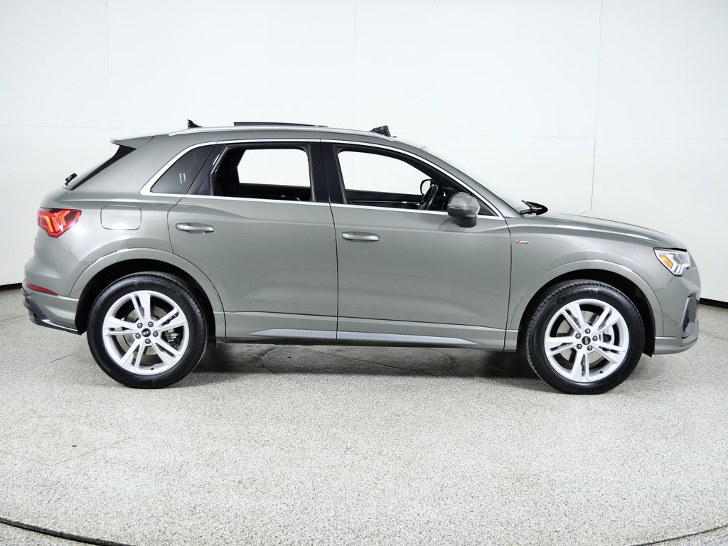 Thumbnail: 2022 Audi Q3 - 9