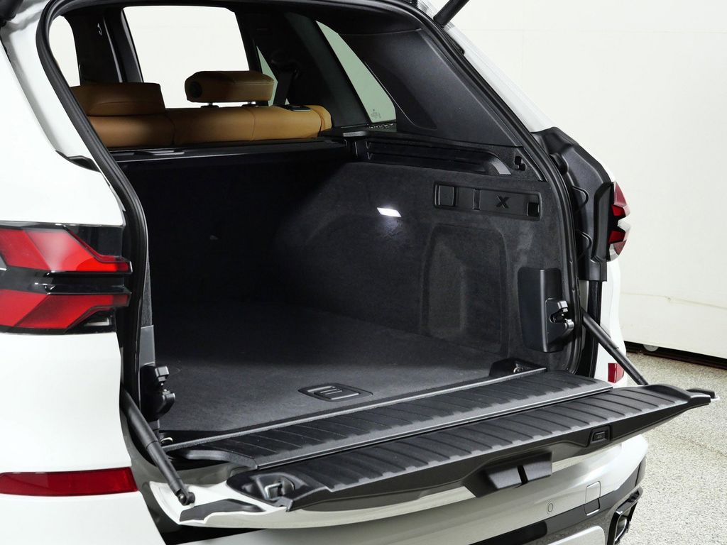 Thumbnail: 2026 BMW X5 - 29