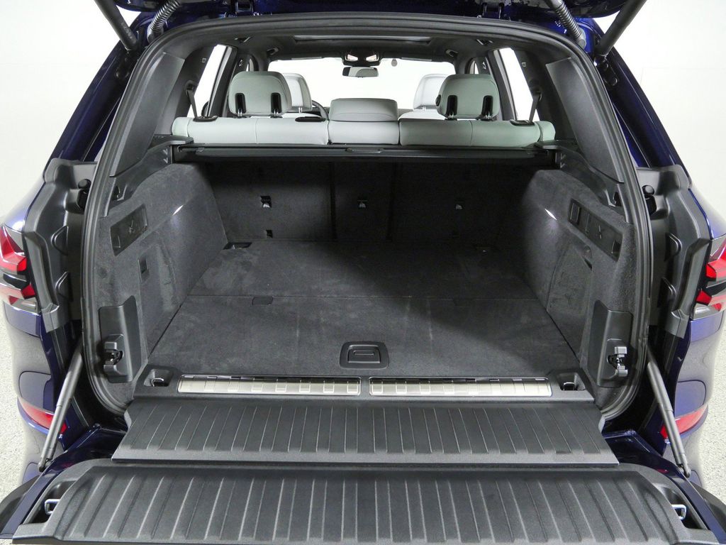 Thumbnail: 2026 BMW X5 - 28