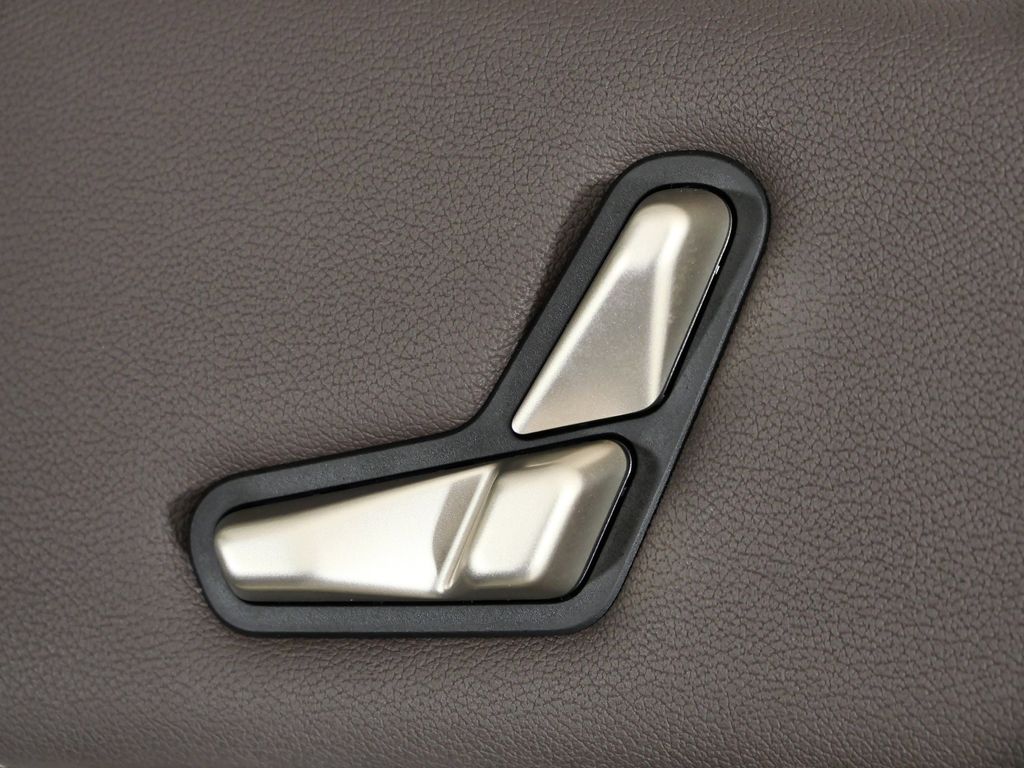 Thumbnail: 2025 BMW iX - 28