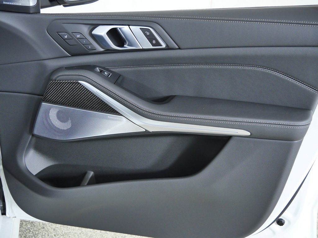 Thumbnail: 2026 BMW X5 - 21
