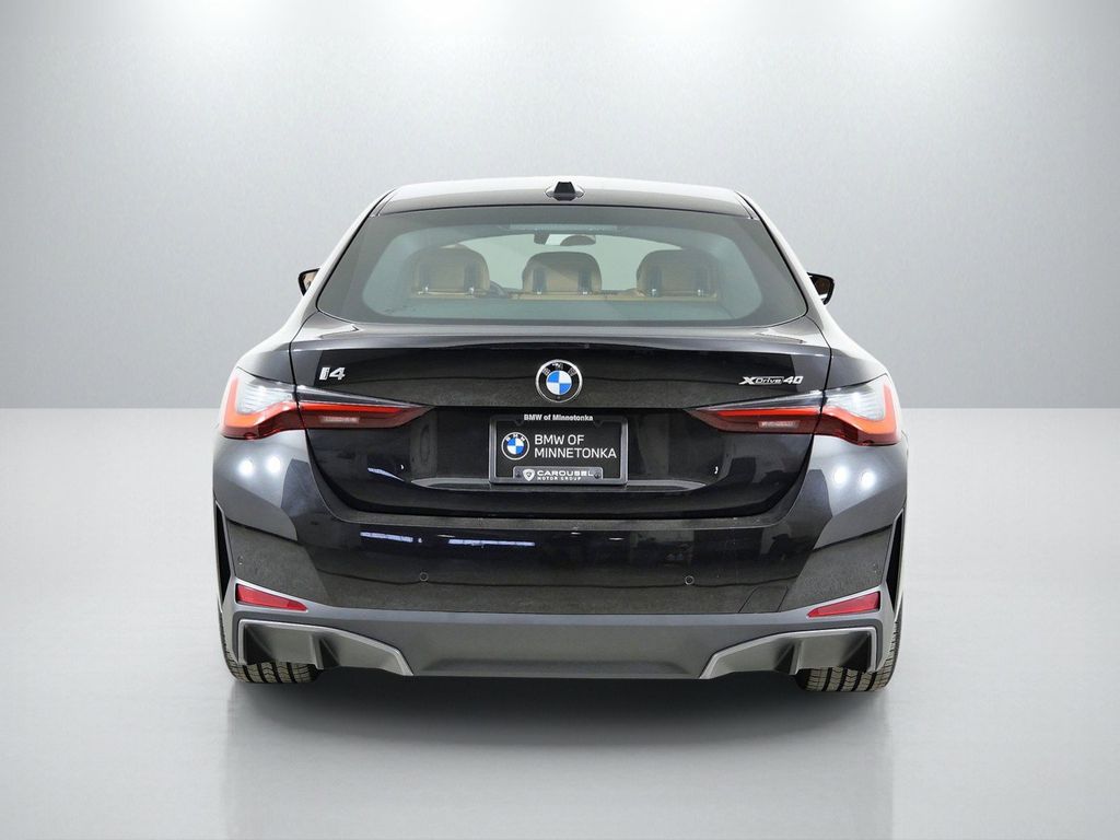 Thumbnail: 2026 BMW i4 - 10