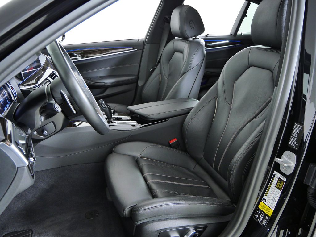 Thumbnail: 2017 BMW 5 Series - 30