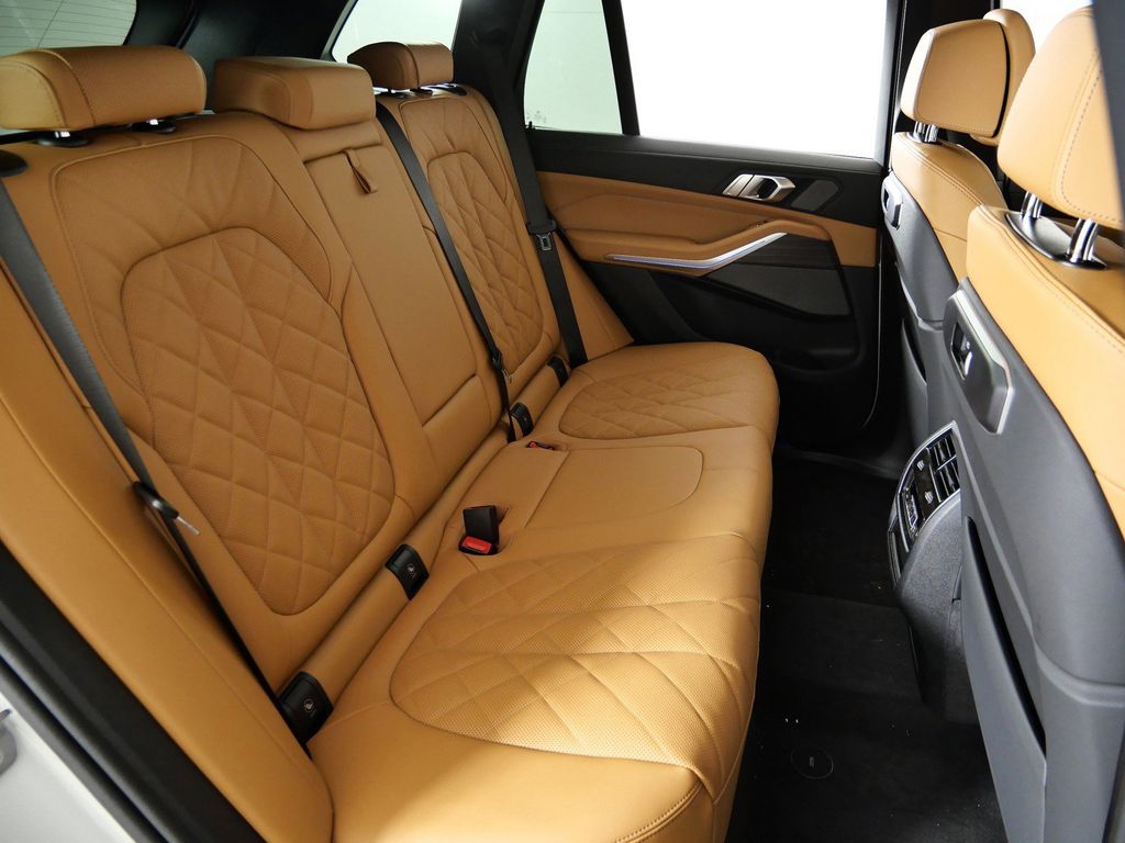 Thumbnail: 2026 BMW X5 - 27