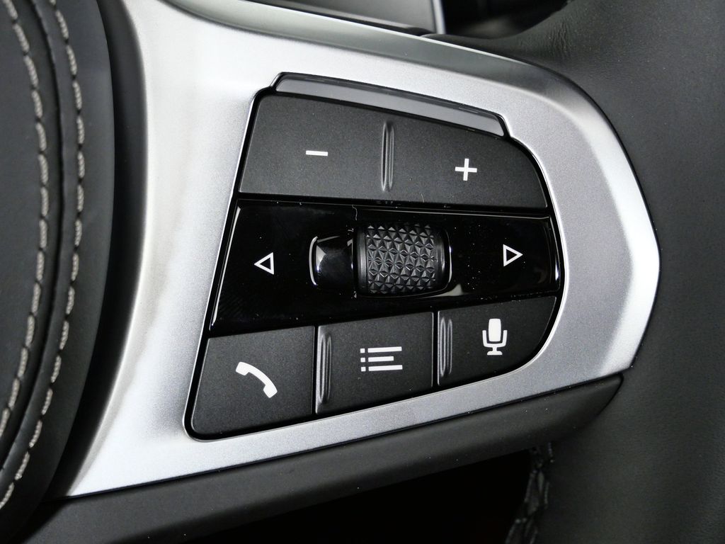 Thumbnail: 2026 BMW X7 - 42