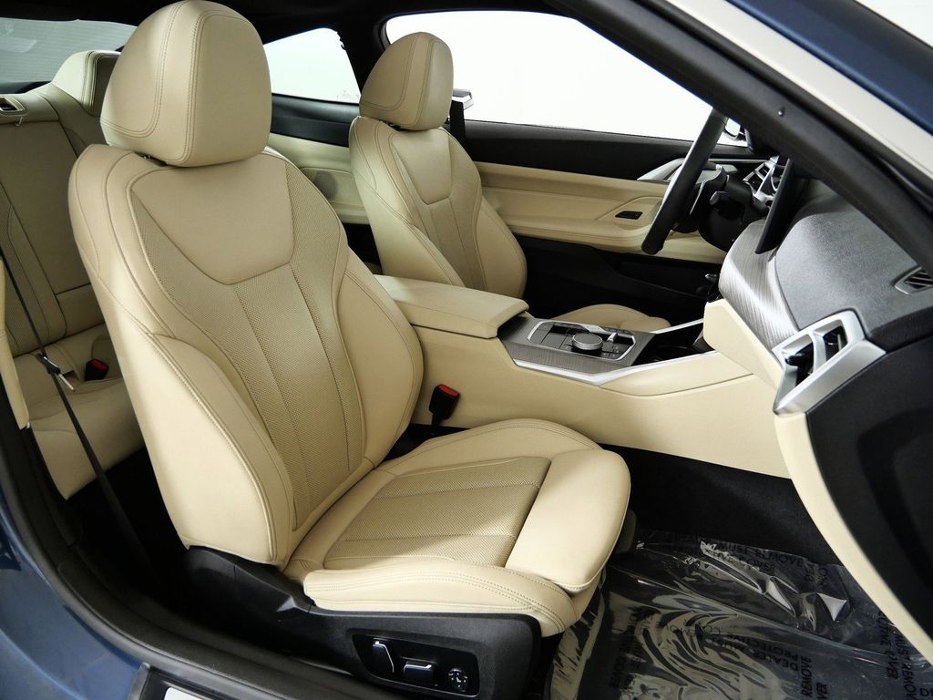 Thumbnail: 2025 BMW 4 Series - 26