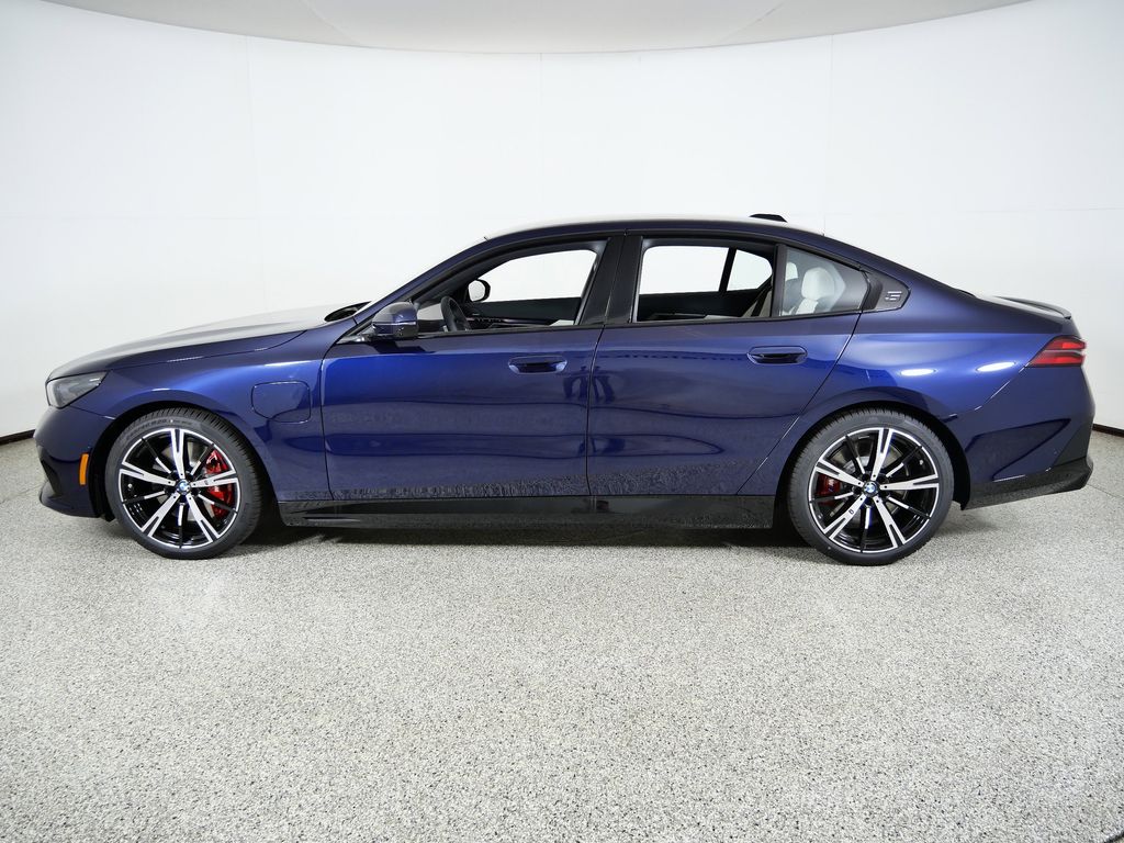 Thumbnail: 2026 BMW 5 Series - 15