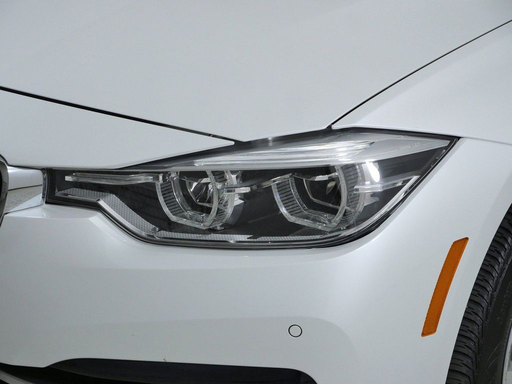 Thumbnail: 2017 BMW 3 Series - 3