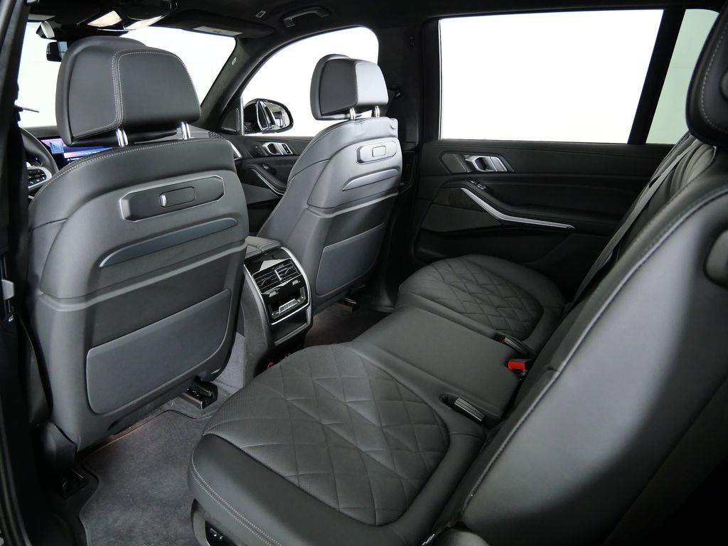 Thumbnail: 2025 BMW X7 - 39