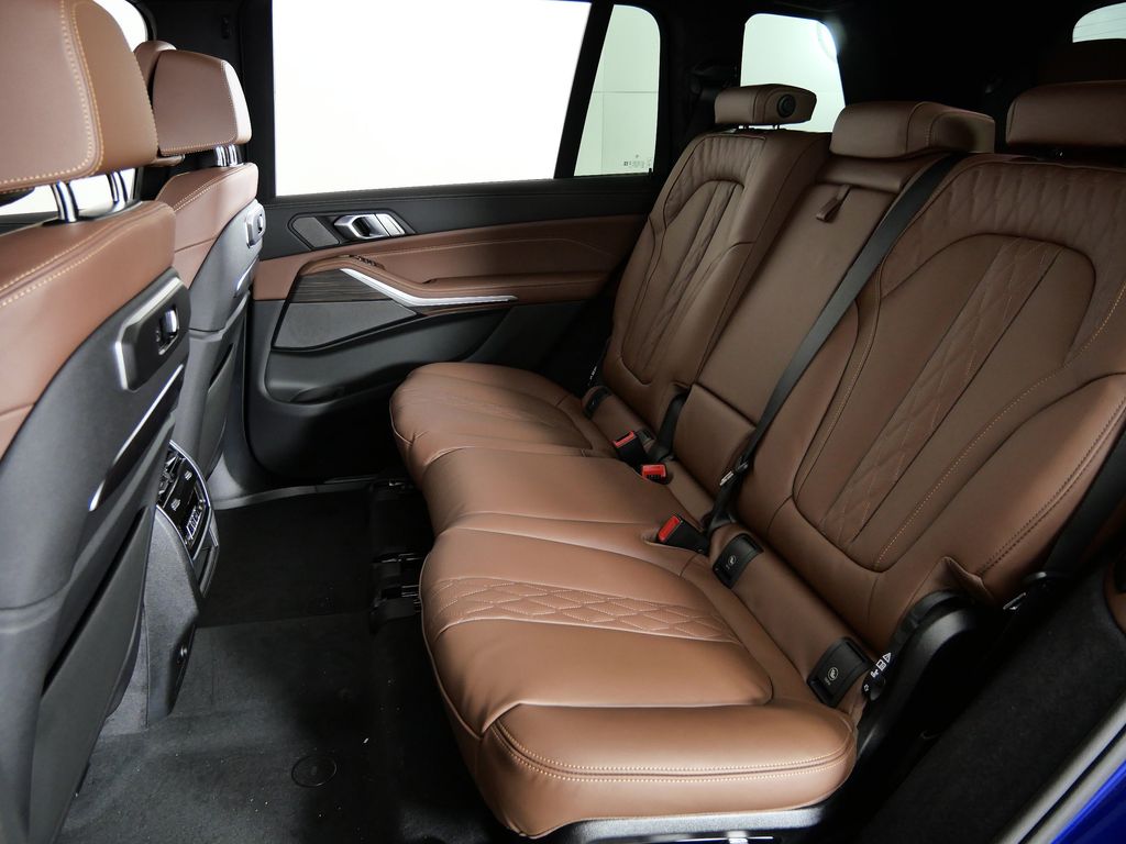 Thumbnail: 2026 BMW X7 - 33