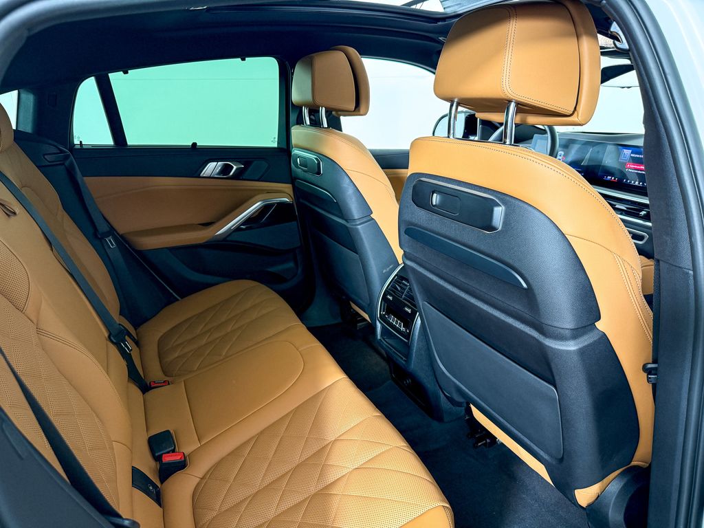 2024 BMW X6 M 33