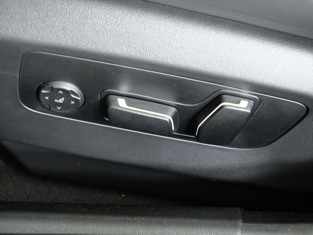 Thumbnail: 2026 BMW M5 - 38