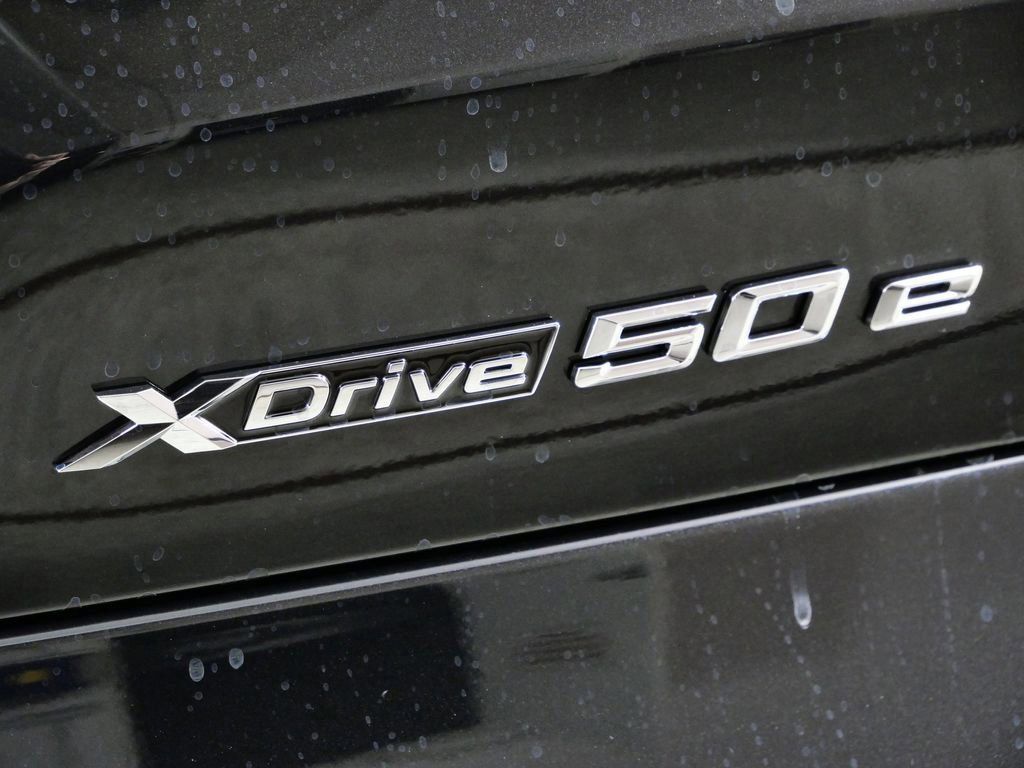 Thumbnail: 2026 BMW X5 - 13