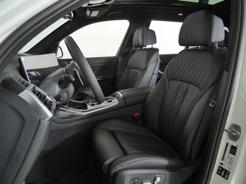 Thumbnail: 2026 BMW X7 - 38
