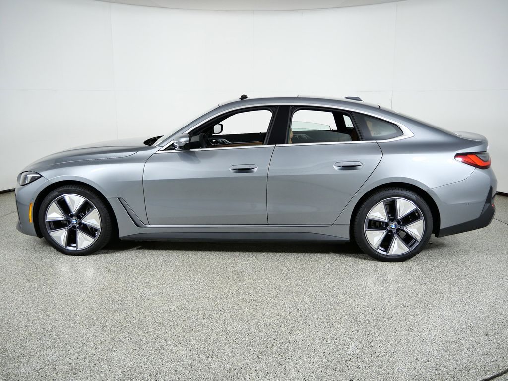 Thumbnail: 2025 BMW i4 - 16