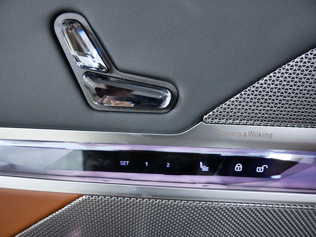 Thumbnail: 2024 BMW i7 - 33