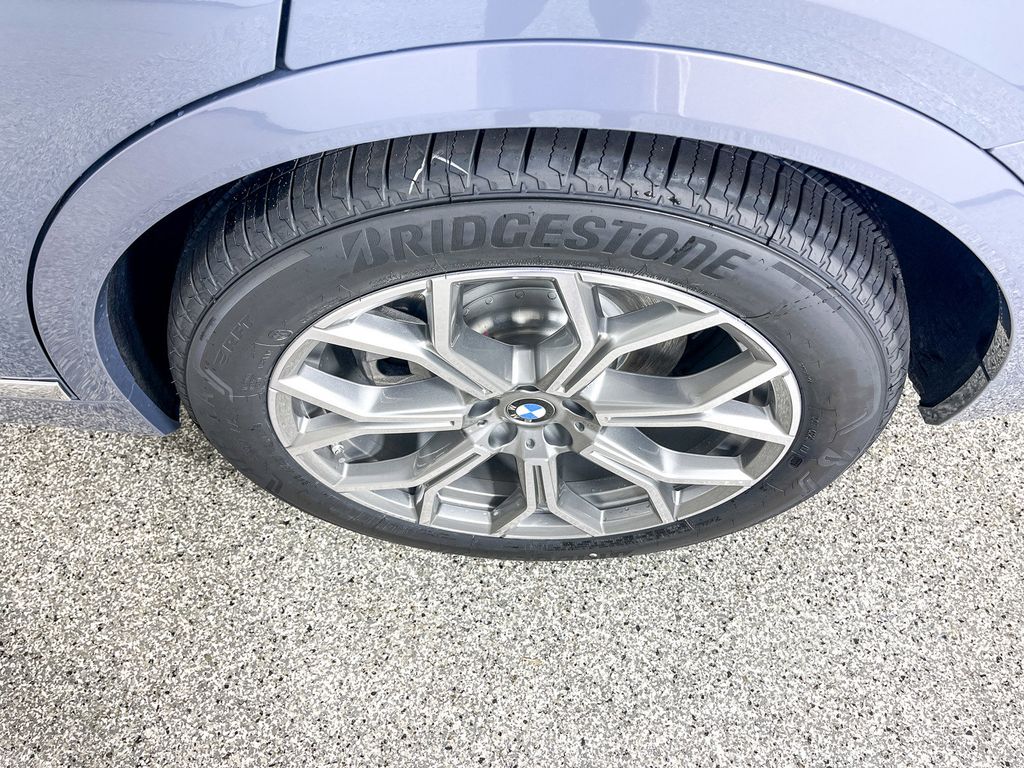 Thumbnail: 2025 BMW X7 - 16