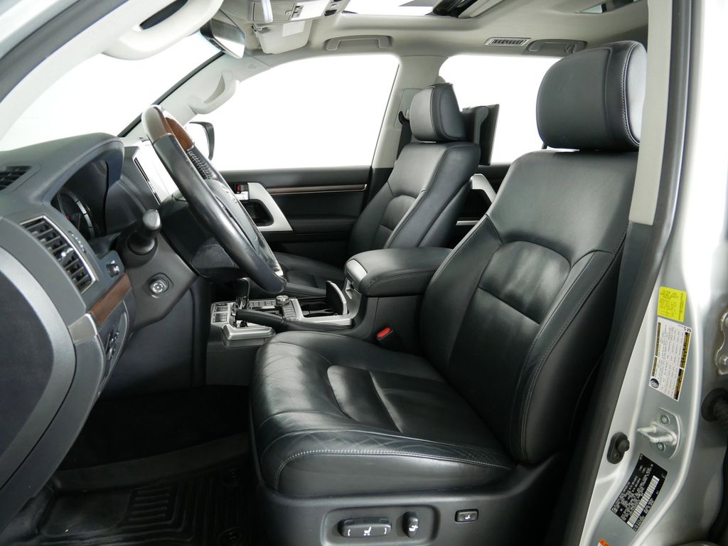 Thumbnail: 2016 Toyota Land Cruiser - 31