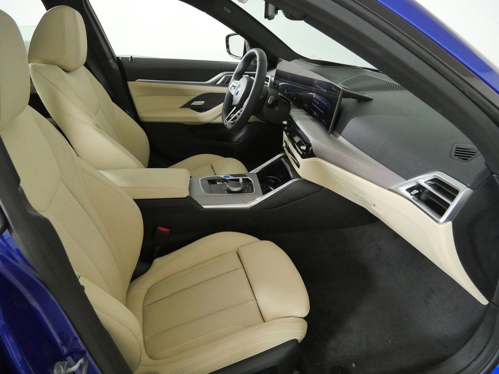 Thumbnail: 2026 BMW i4 - 19
