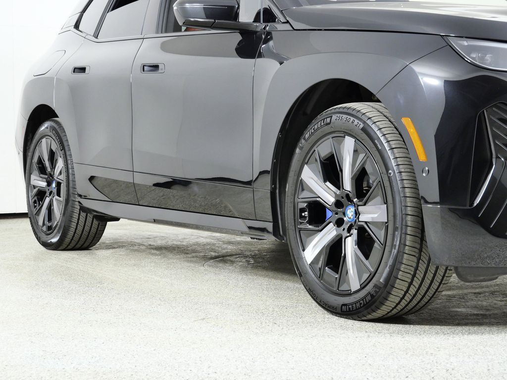 Thumbnail: 2023 BMW iX - 8