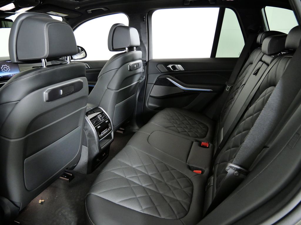 Thumbnail: 2026 BMW X5 - 32