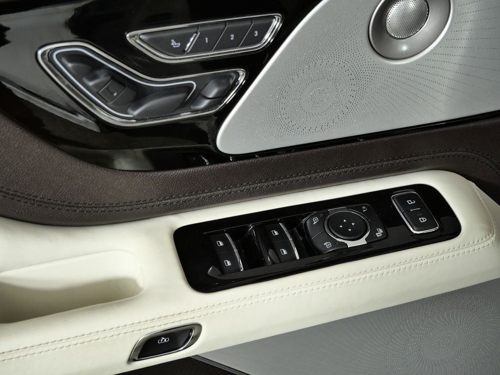 Thumbnail: 2020 Lincoln Aviator - 36