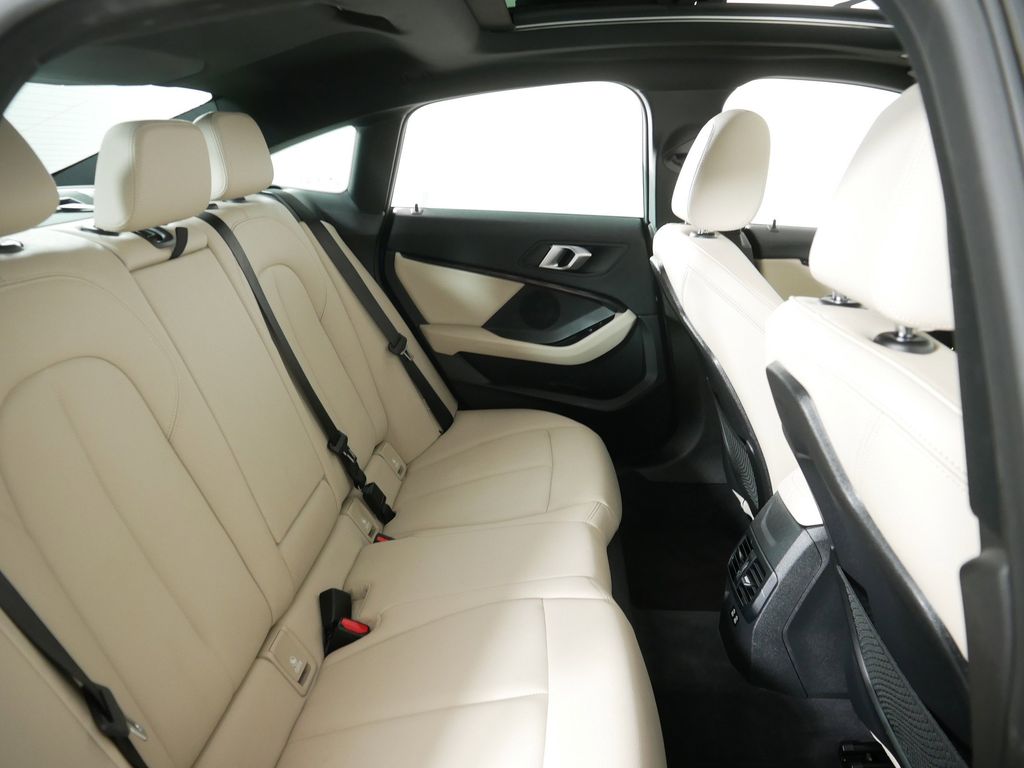 Thumbnail: 2022 BMW 2 Series - 25