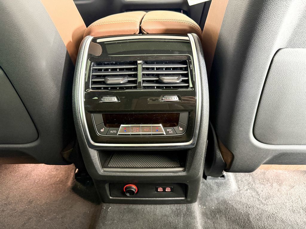 Thumbnail: 2026 BMW X7 - 31