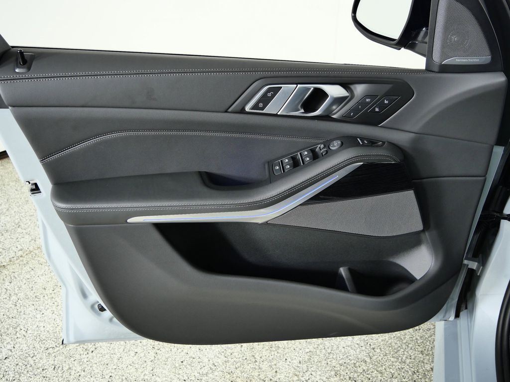 Thumbnail: 2025 BMW X5 - 39