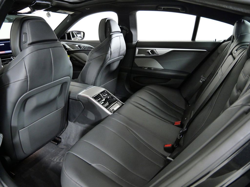 Thumbnail: 2026 BMW 8 Series - 31