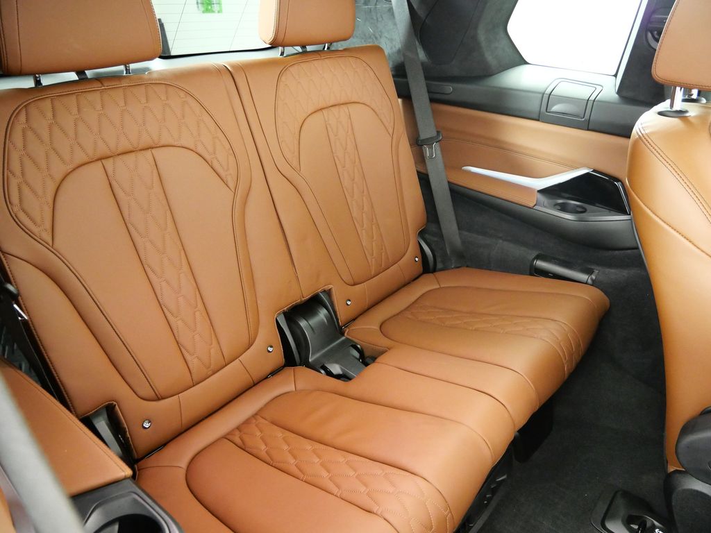 Thumbnail: 2025 BMW X7 - 30